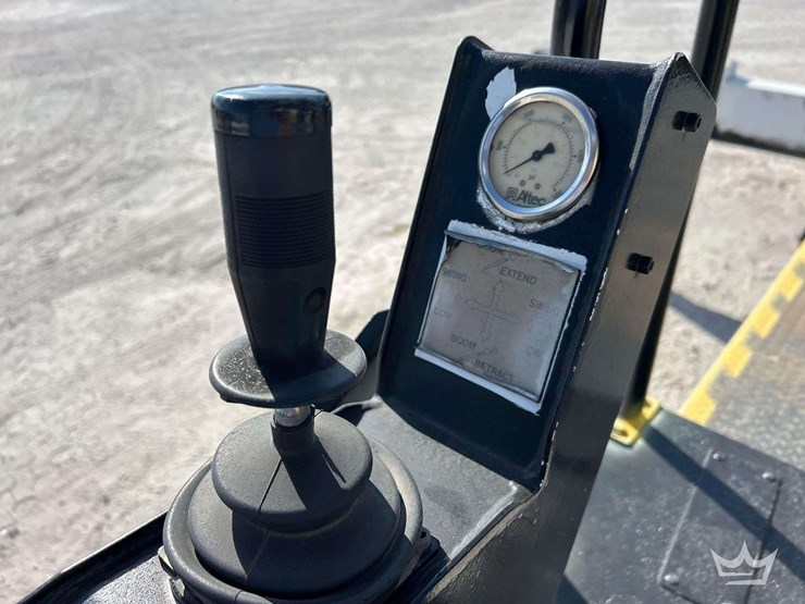 2011-peterbilt-365-image-29