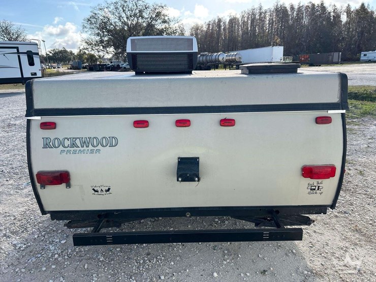 2014-forest-river-rockwood-premier-2317g-s/a-pop-up-camper-trailer-image-9
