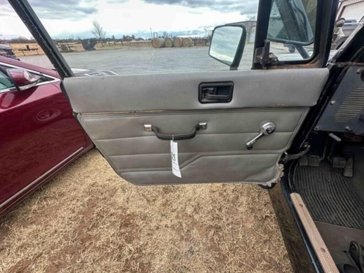 1989-jeep-wrangler-image-29