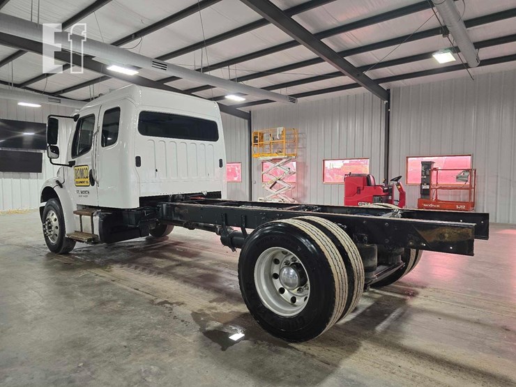 2017-freightliner-business-class-m2-106-image-4