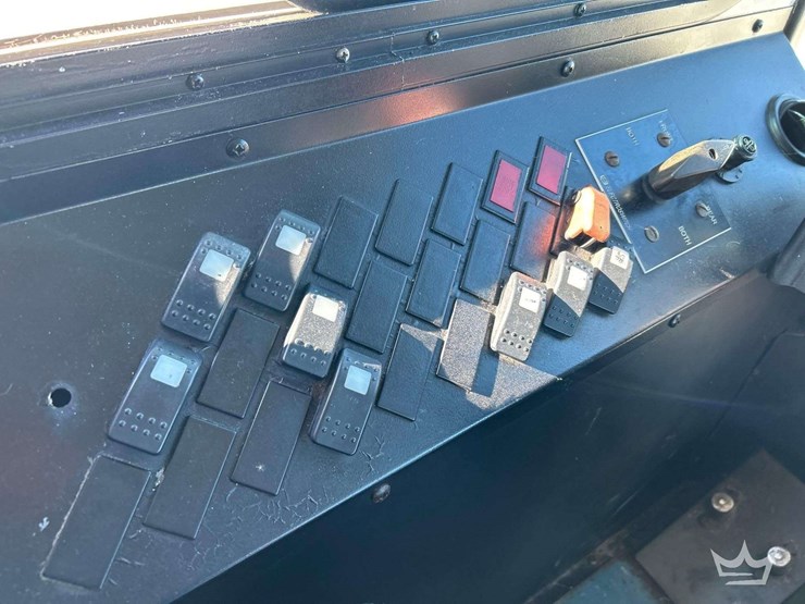 2000-thomas-saf-t-liner-image-14