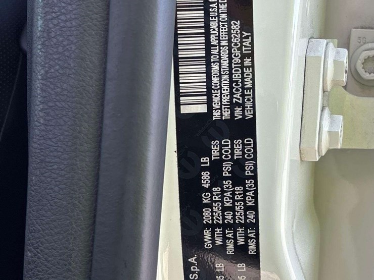 2016-jeep-renegade-image-5