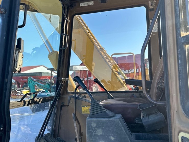 caterpillar-e70b-image-13