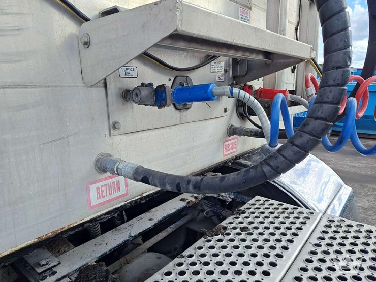 2023-titan-trailer-image-7