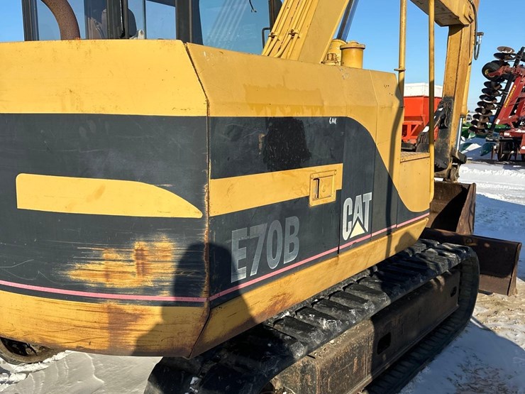 caterpillar-e70b-image-8