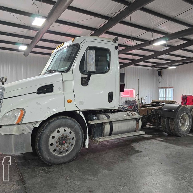 2016 FREIGHTLINER CASCADIA 113