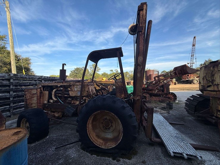 oliver-forklift-image-3