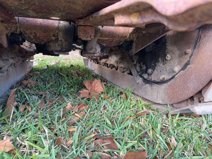 caterpillar-thirty-image-37