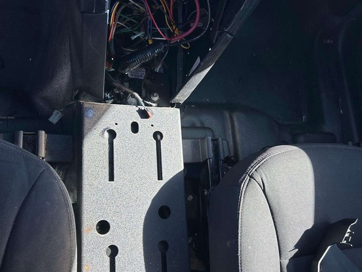 2017-ford-explorer-image-17