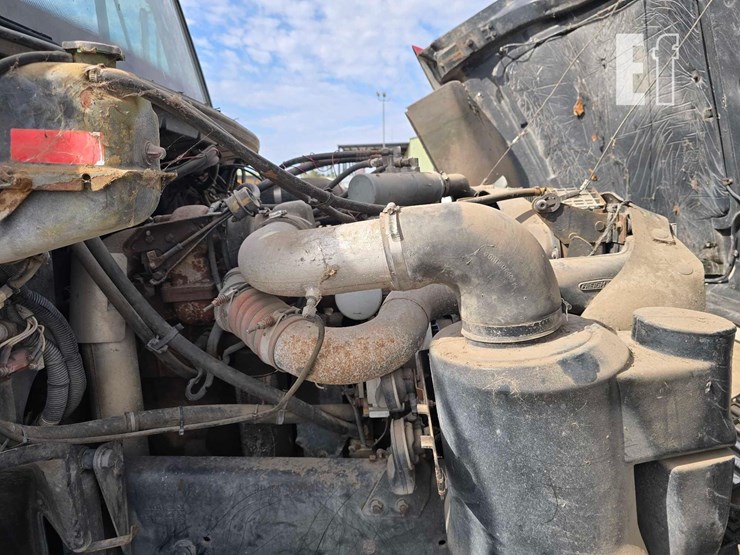 1993-freightliner-fl80-image-21