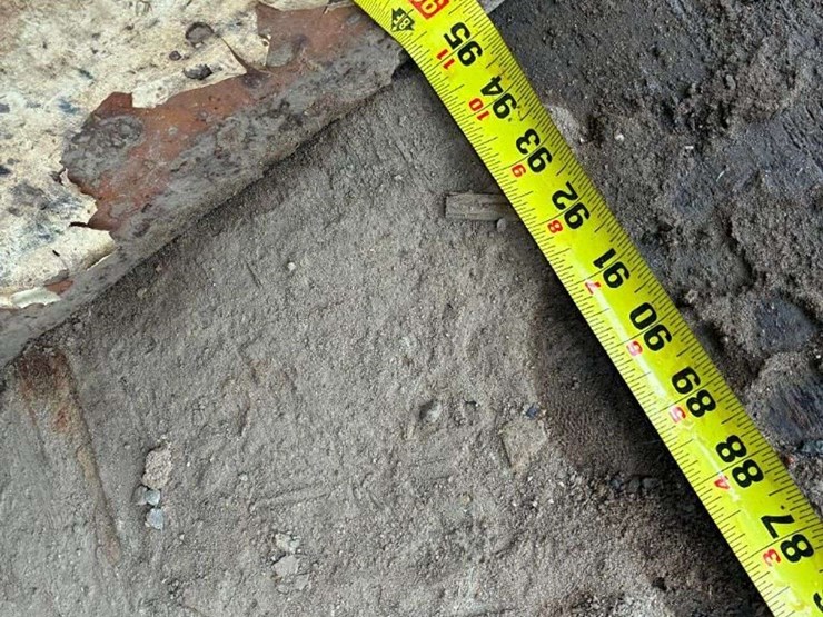 2004-united-enclosed-trailer-with-built-in-shelving-22ft-image-28