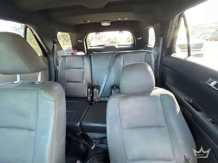 2017-ford-explorer-image-15