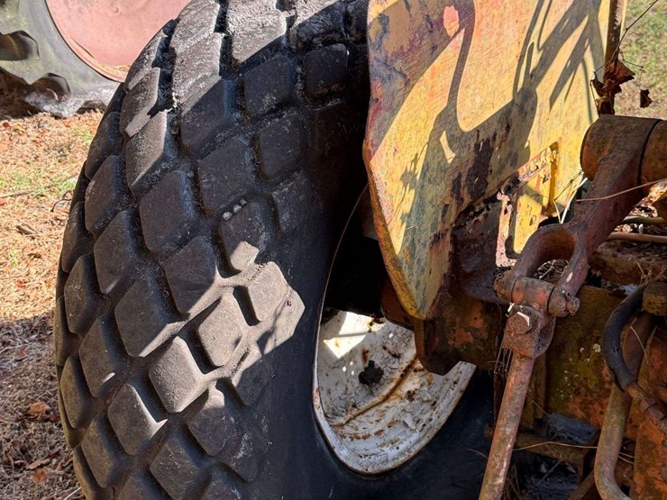 minneapolis-moline-parts-tractor-image-27