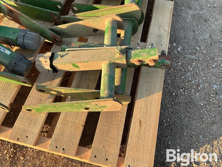john-deere-twist-adjust-planter-opener-brackets-image-12