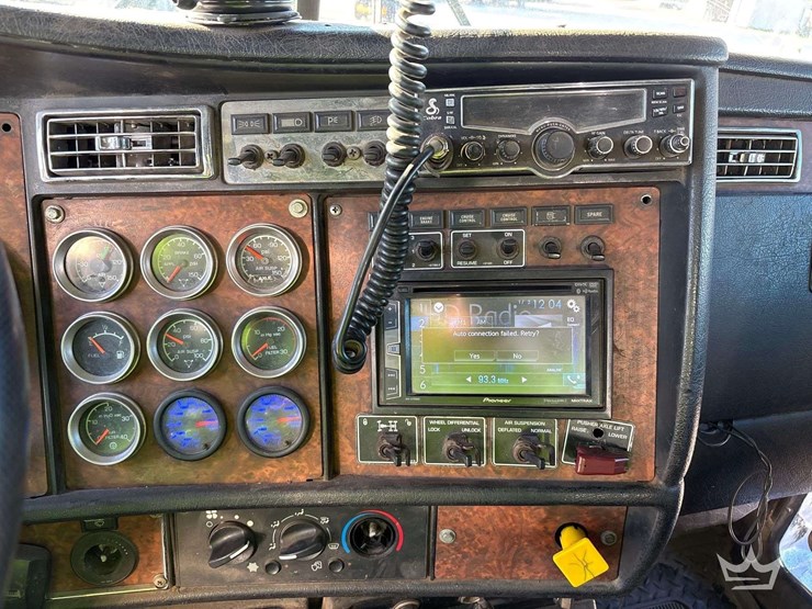 2016-kenworth-t800-image-36