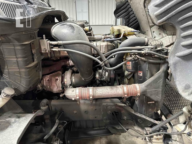 2014-freightliner-cascadia-125-image-28