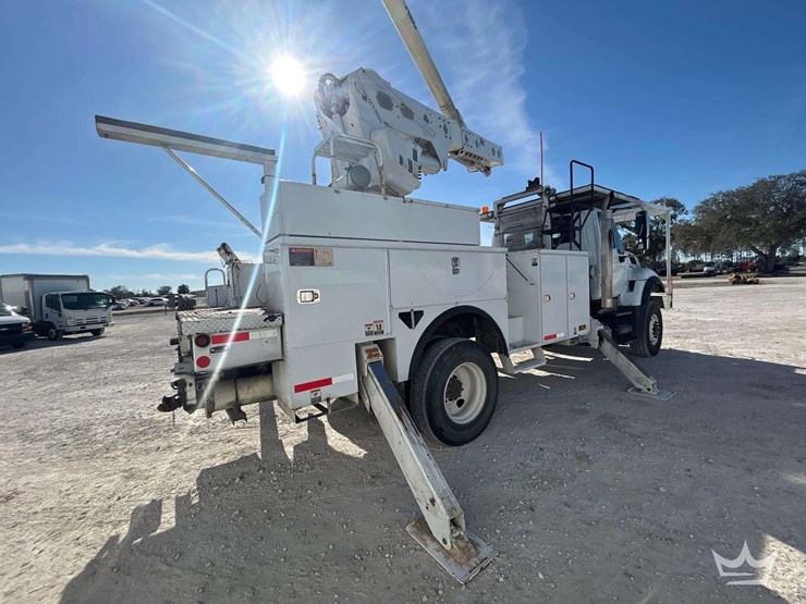 bucket-truck-image-3