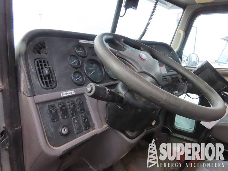 2011-peterbilt-367-image-8