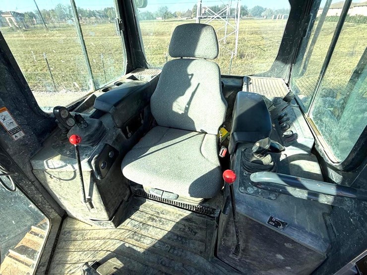 2017-deere-550k-lgp-image-24