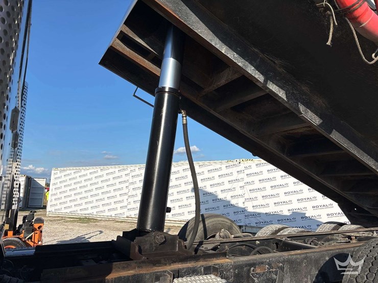 2016-kenworth-t800-image-15