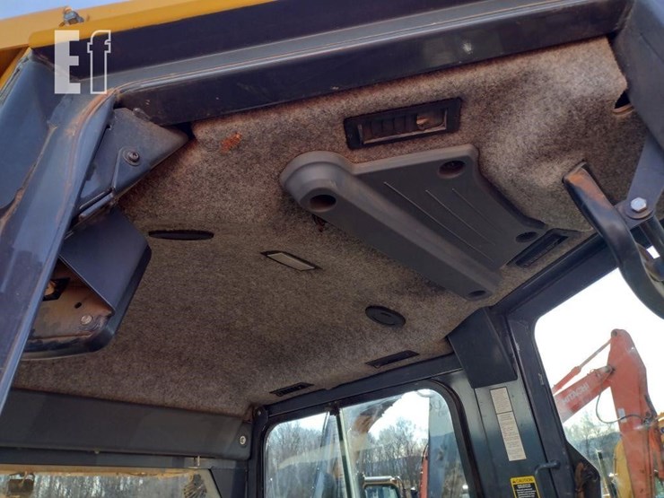 2021-deere-650k-lgp-image-18