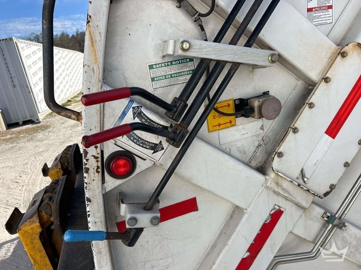 2020-peterbilt-567-image-25