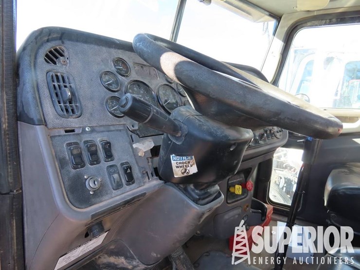 2012-peterbilt-365-image-6