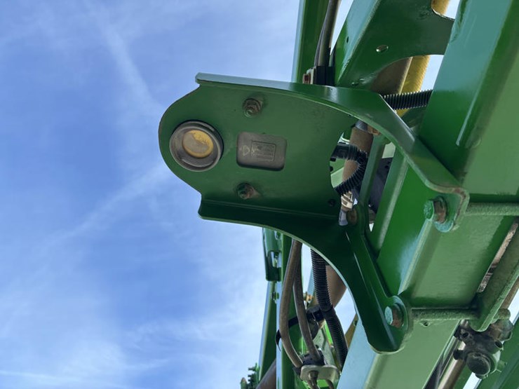 2018-john-deere-r4038-image-17