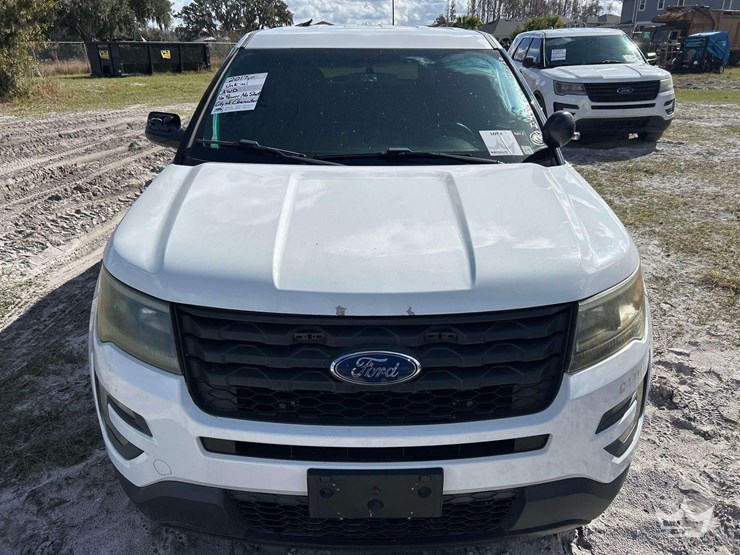 2017-ford-explorer-image-22