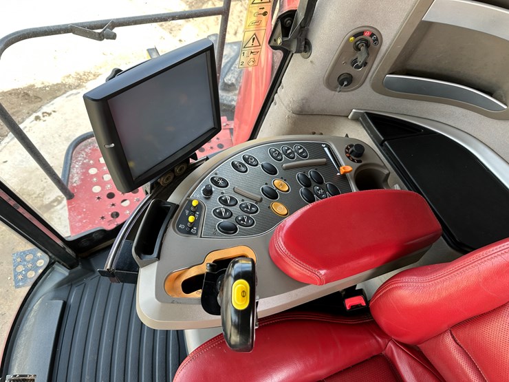 #38416-•-2016-case-axial-flow-8240-prwd-combine-yfg230343-image-81