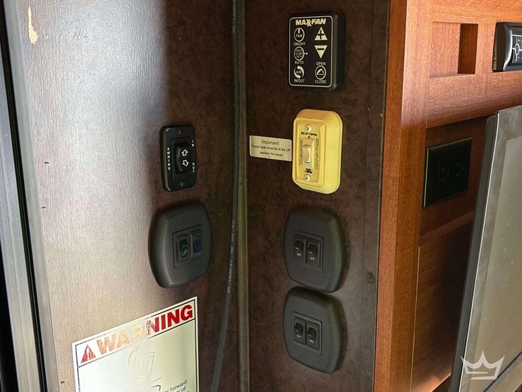 2014-crossroads-rv-elevation-t/a-5th-wheel-toy-hauler-travel-trailer-image-28