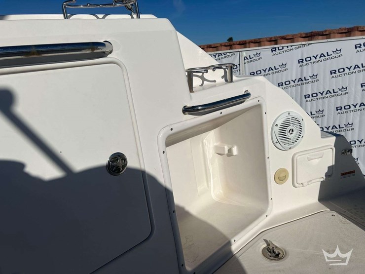 2008-regal-2565-express-cruiser-boat-with-30ft-t/a-continental-boat-trailer-image-18