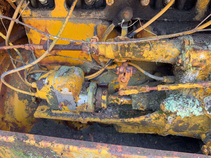 caterpillar-twenty-two-image-16