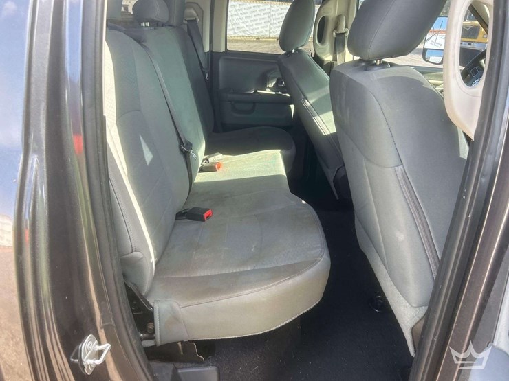 2016-dodge-1500-image-17