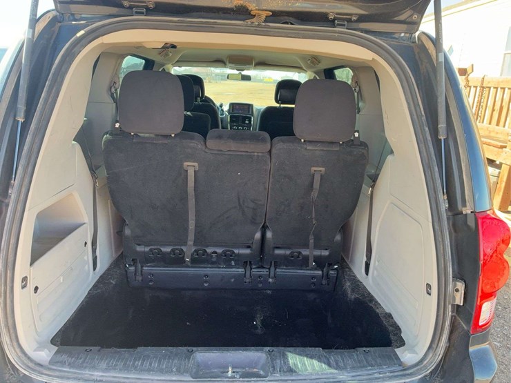 2013-dodge-grand-caravan-se-image-10