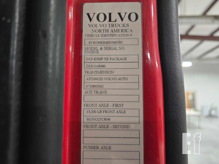 2017-volvo-vnl42300-image-25