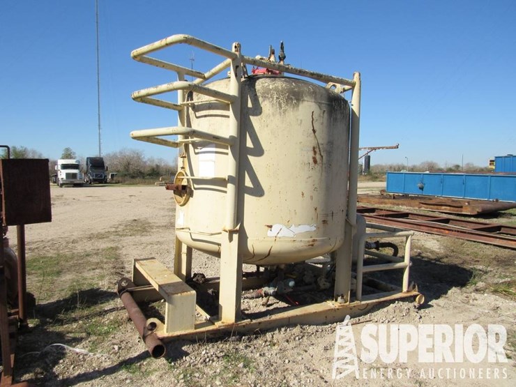 (1-22)-1985-gulfex-6'dia-x-48"h-sand-pot,-w/air-...-image-1