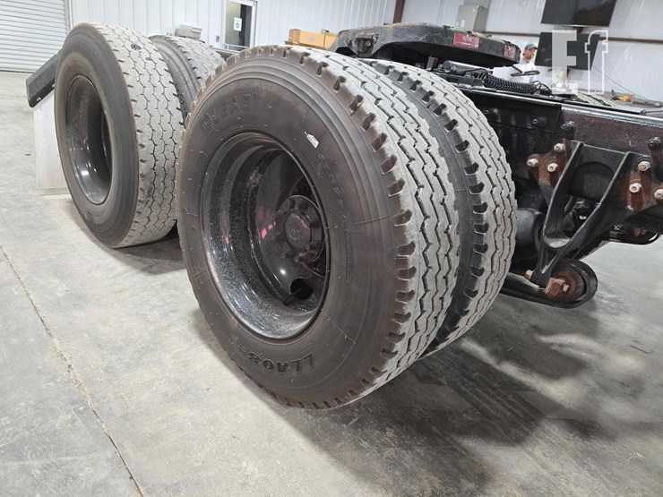 2005-international-9400-image-24