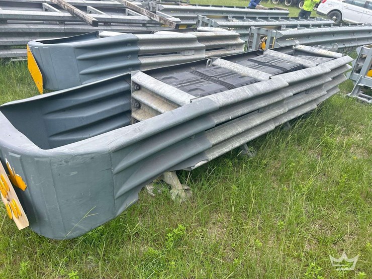 redirective-crash-cushion-guardrail-image-3