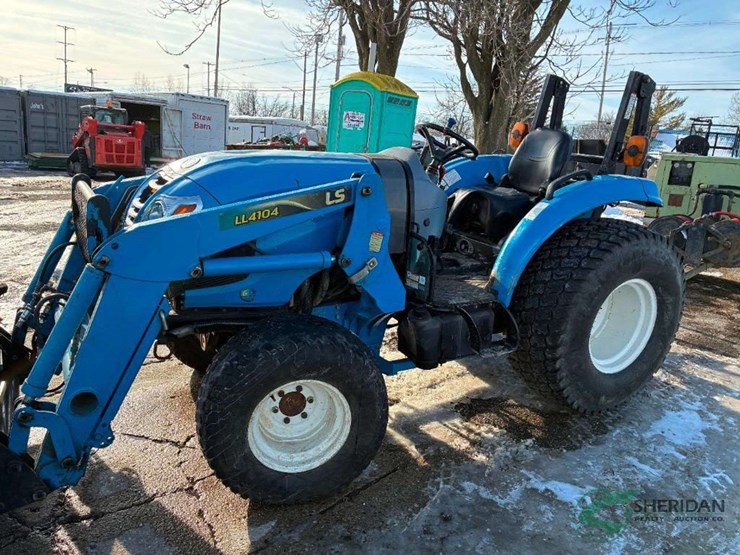 ls-xr4755h-loader-tractor-showing-3660-hours-image-1