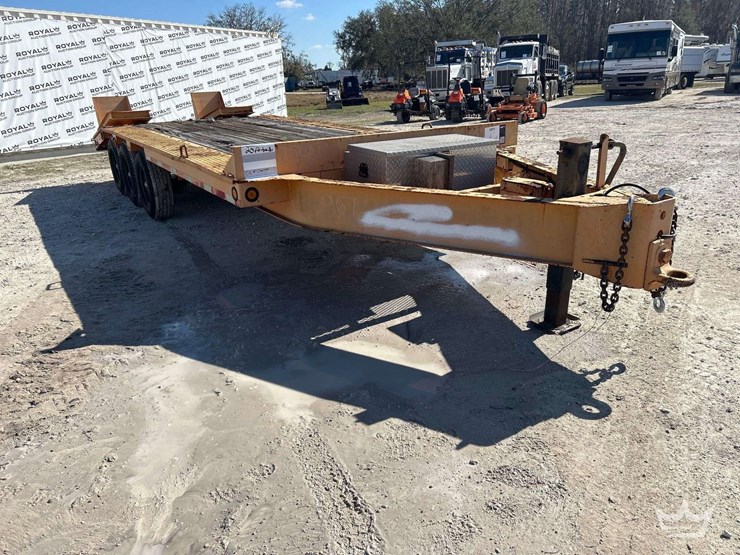 1986-eager-beaver-b9d0w-20ft.-11-ton-tri-axle-dovetail-tag-a-long-tailer-image-2