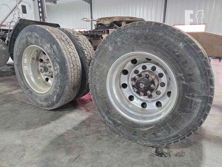 2016-freightliner-cascadia-113-image-22