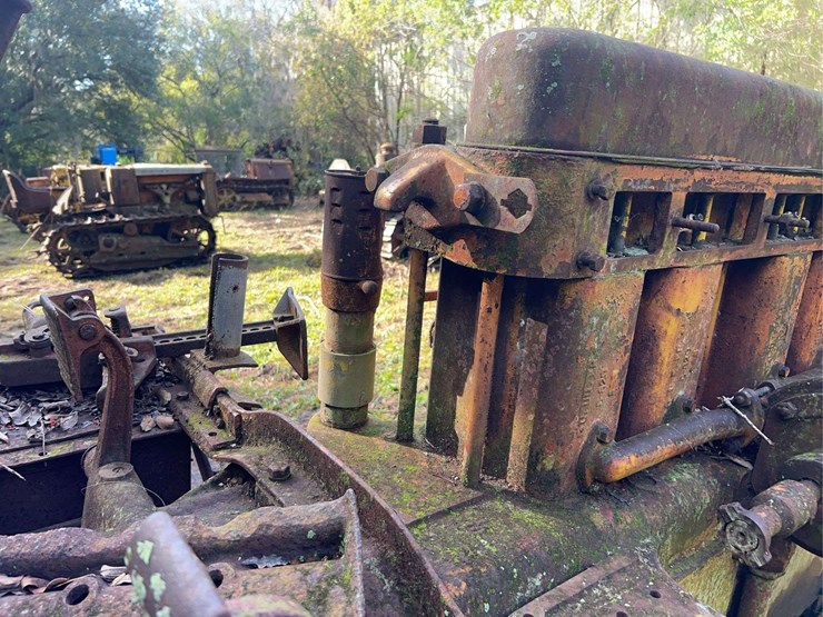 caterpillar-thirty-image-23