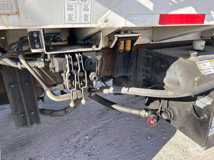 2020-peterbilt-567-image-22