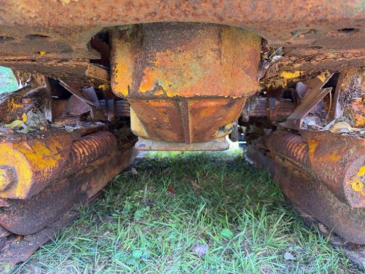 caterpillar-twenty-two-image-45