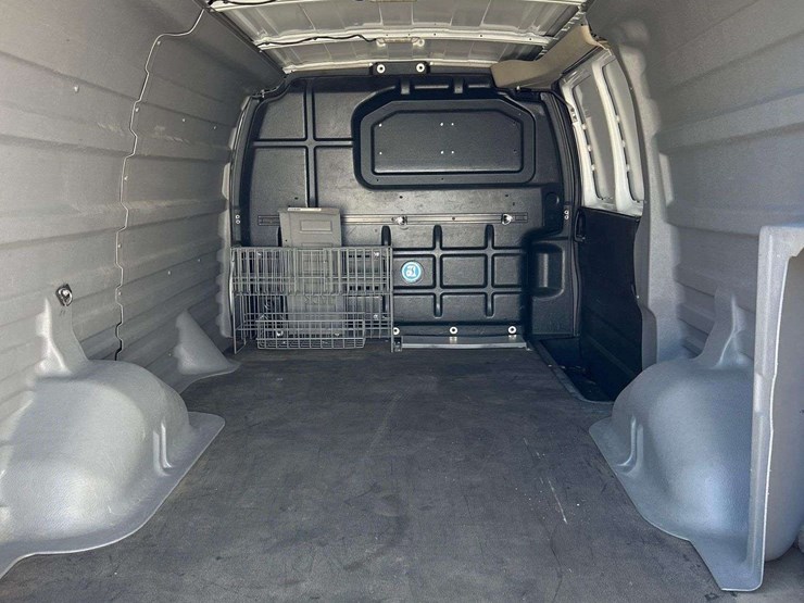 2017-chevrolet-express-2500-image-26