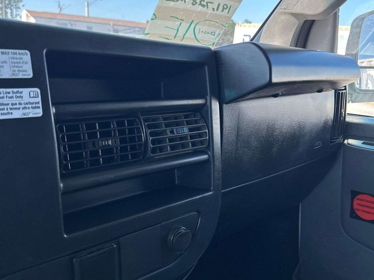 2017-chevrolet-express-2500-image-19