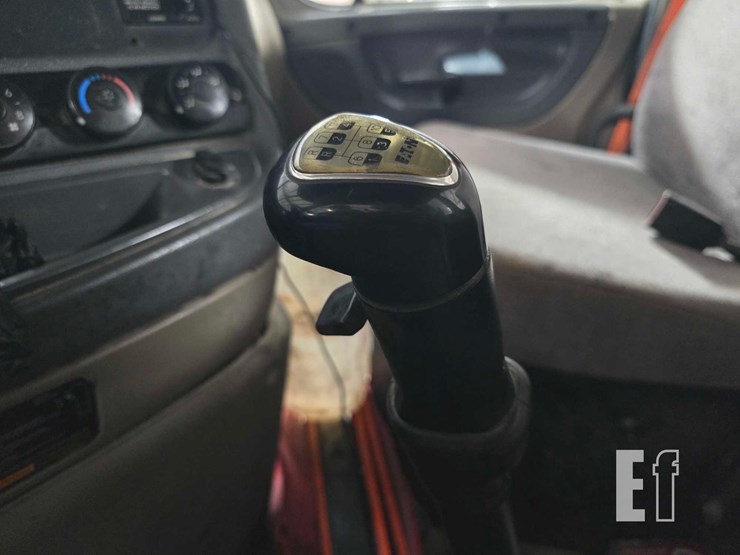 2016-freightliner-cascadia-113-image-15