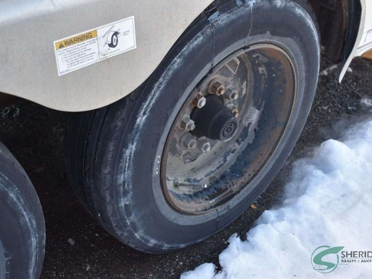 2004-united-enclosed-trailer-with-built-in-shelving-22ft-image-8