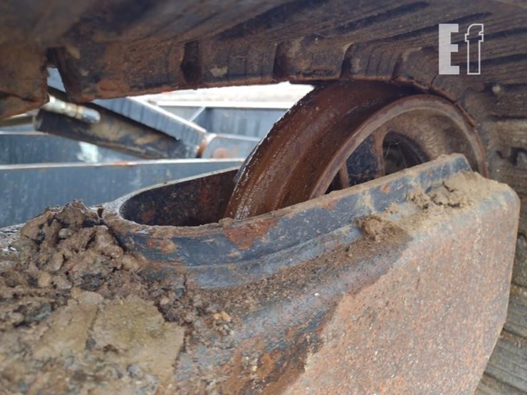 2022-deere-26g-image-40